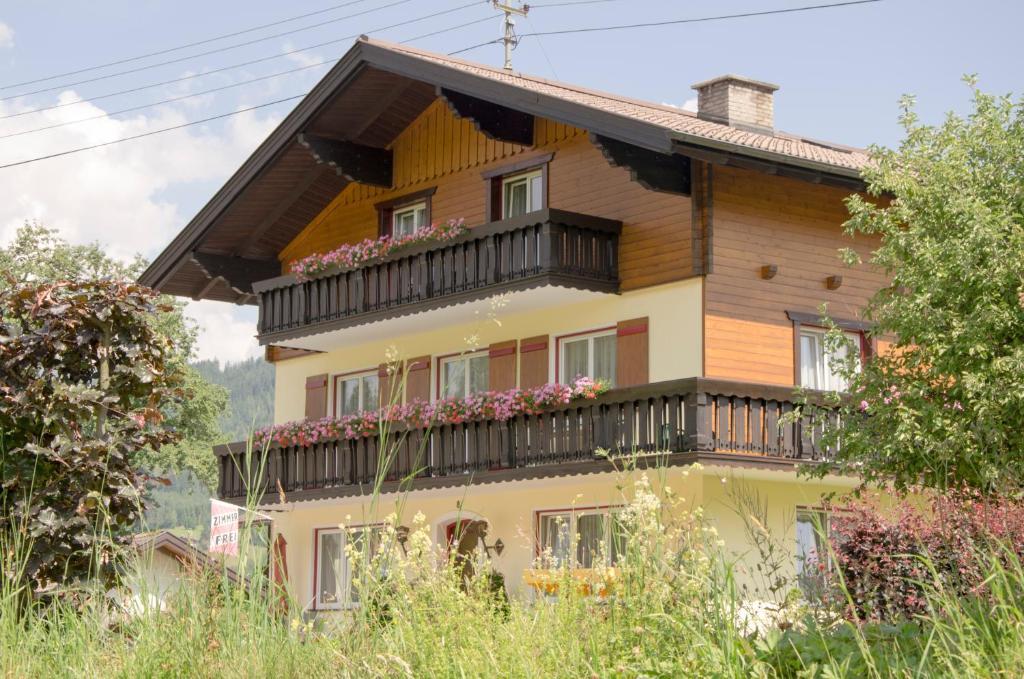 Haus Dachstein Schnitzer Hotel Eben Im Pongau Exterior foto